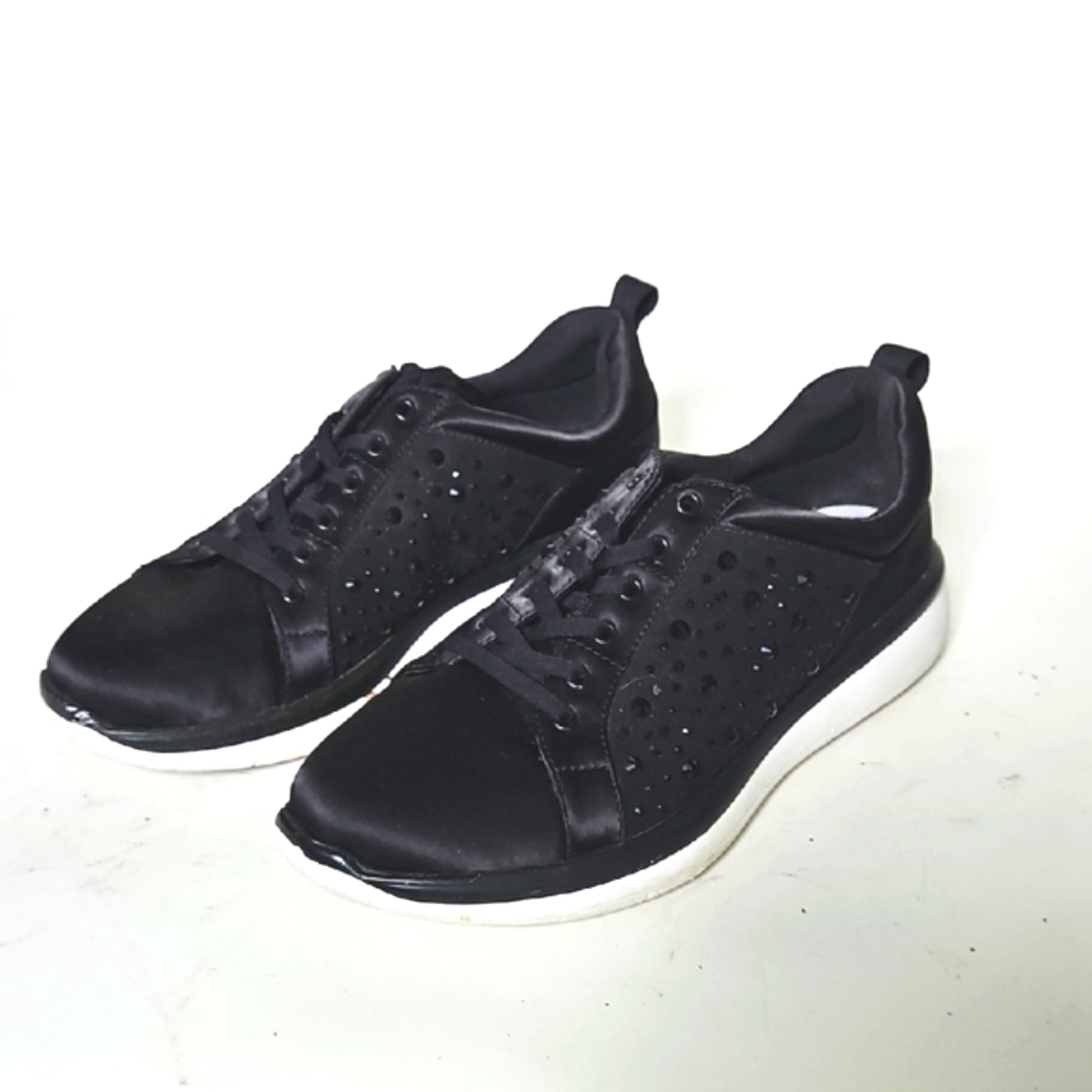 Clarks Black and White Sneakers Lightweight Athletic Design